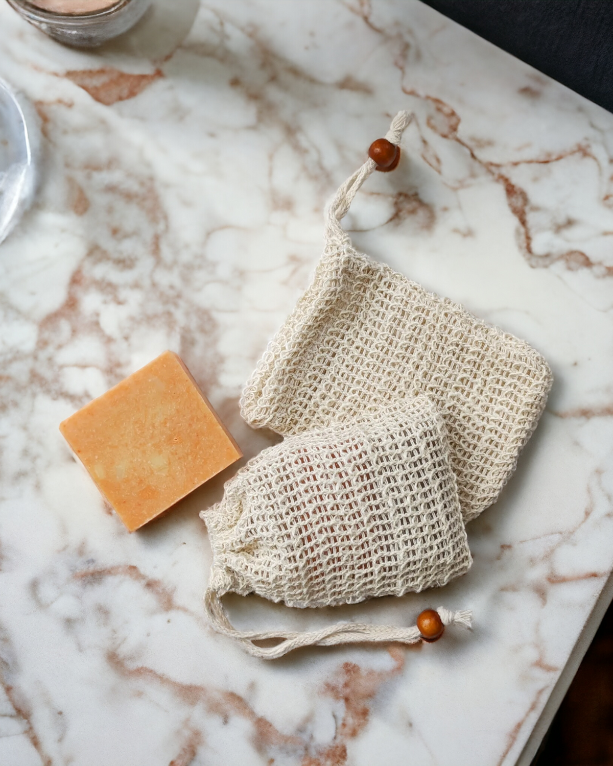 Eco-friendly accessories for skincare, biodegradable and plastic-free